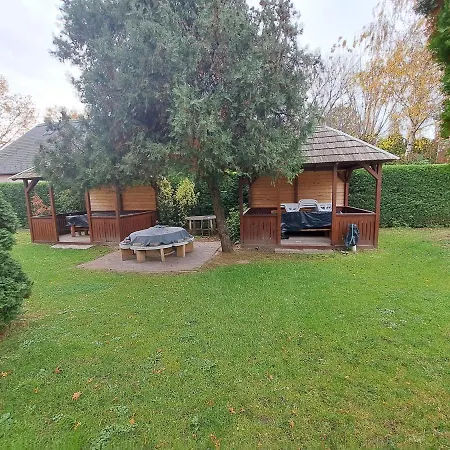 2 Haloszobas Apartman *